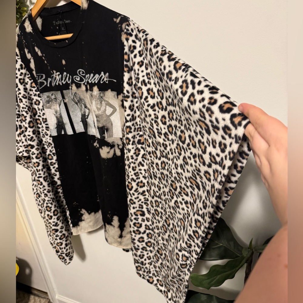 Custom Britney Spears Graphic Tee with Fleece Leopard Print Kimono Sleeves - Picture 3 of 5